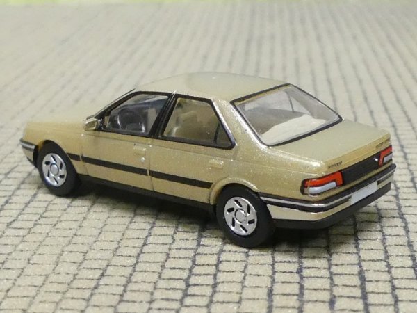 1/87 PCX Peugeot 405 beige-metallic 870745