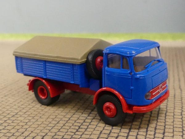 1/87 Brekina MB 328 Zugmaschine mit Pritsche blau/rot
