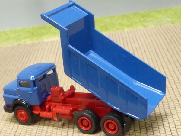 1/87 Schuco MB LAK 2624 Kipper blau 21726