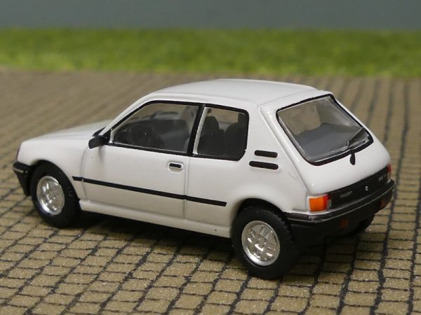 1/87 PCX Peugeot 205 XR weiß SAI 6302