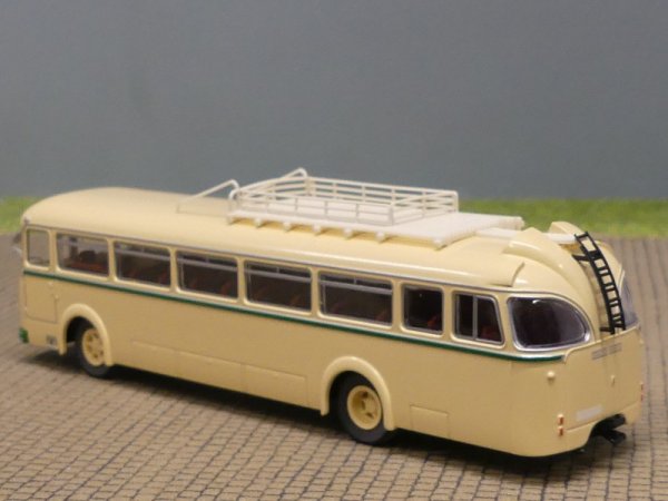 1/87 Brekina Krauss Maffei KMO 160 beige mit Zierstreifen 59303