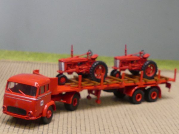 1/87 Brekina Magirus Pluto IHC Harvester Rungen-Sattelzug