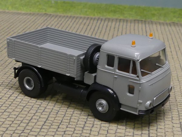 1/87 Brekina Magirus Pluto grau Schwerlast Zugmaschine