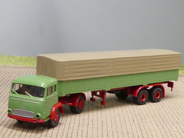 1/87 Brekina Magirus Pluto grün Planen-Sattelzug