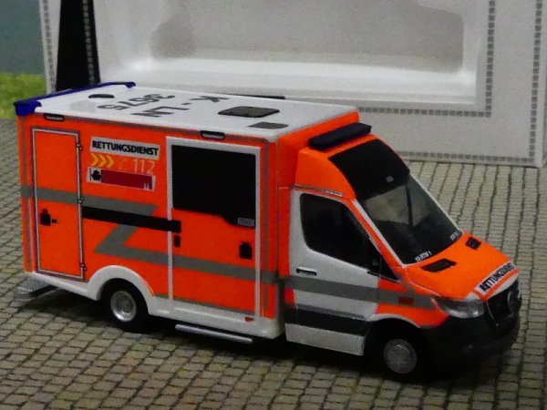 1/87 Rietze MB Sprinter Feuerwehr Köln RTW Sondermodell Reinhardt