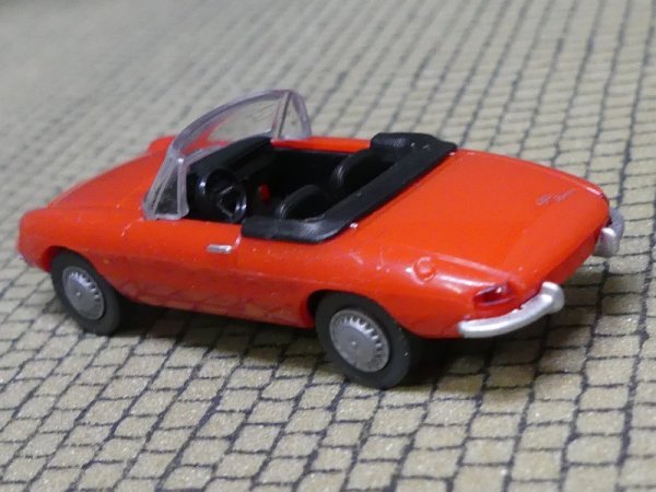 1/87 Wiking Alfa Romeo Spider rot 0206 01