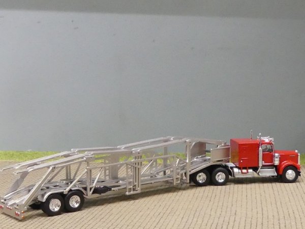 1/87 Brekina Kenworth W 900 Autotransport-Sattelzug, rot/silber 86262