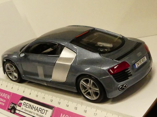 Modellspielwaren Reinhardt 1 24 Maisto Audi R8 eisblau metallic 31281