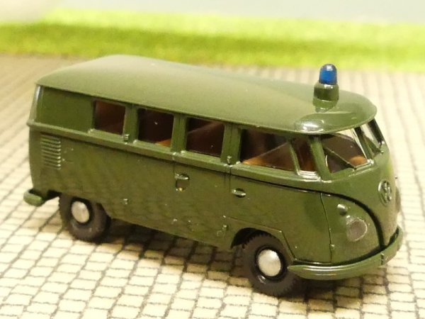 1/87 Brekina # 0228 VW T1 b Polizei dunkelgrün Bus