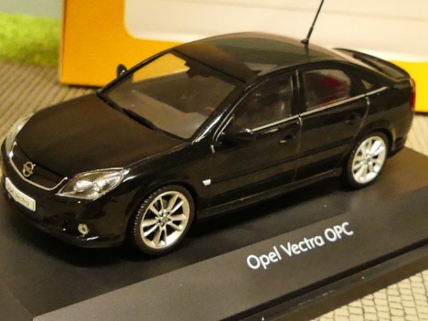 1/43 Schuco Opel Vectra OPC schwarz 
