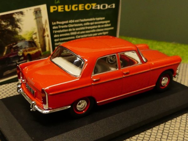 1/43 Peugeot 404 rot