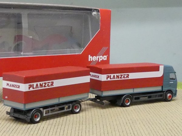 1/87 Herpa Volvo FH GL Planzer Schweiz CH Planen-Sattelzug