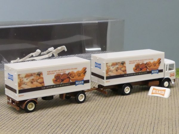 1/87 Albedo MAN F80 BÄKO Koffer-Hängerzug
