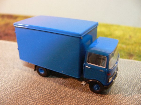 1/87 Brekina MB LP 608 blau Koffer 48518