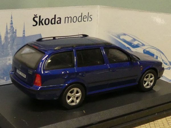 1/43 Abrex Skoda Octavia Kombi dunkelblau-metallic Schiebedach A24