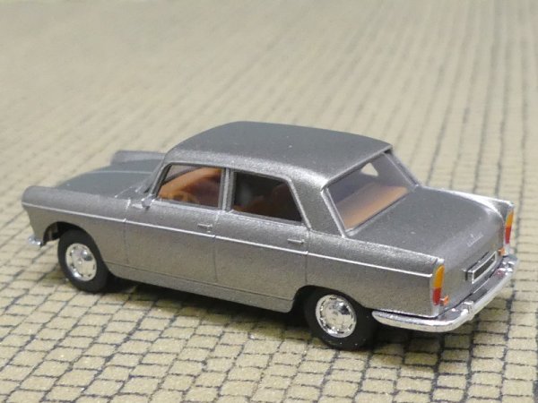 1/87 Brekina Peugeot 404 grau metallic
