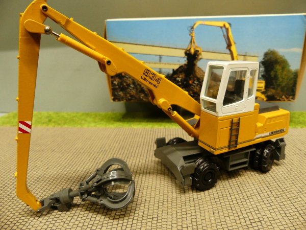 1/50 liebherr 932