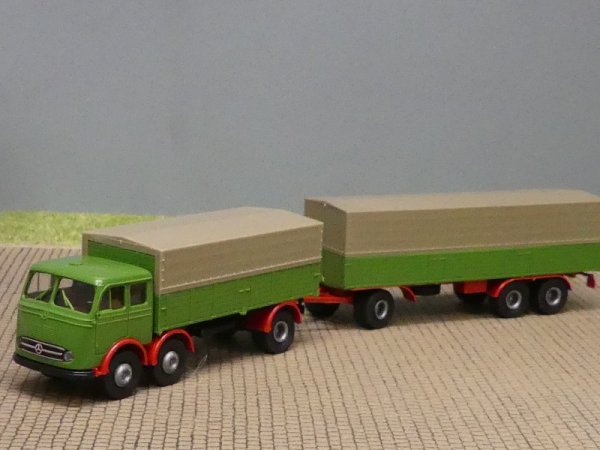 1/87 Brekina MB 333 hellgrün  Planen-Hängerzug