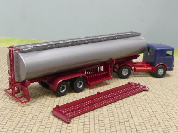 1/87 Brekina Büssing LS 11 dunkelblau/silber Tank-Sattelzug 7907