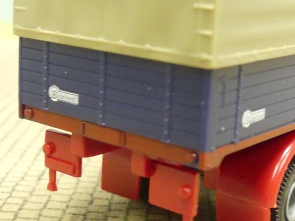 1/87 Brekina Büssing LS 11 Blumhardt dunkelblau Planen-Sattelzug