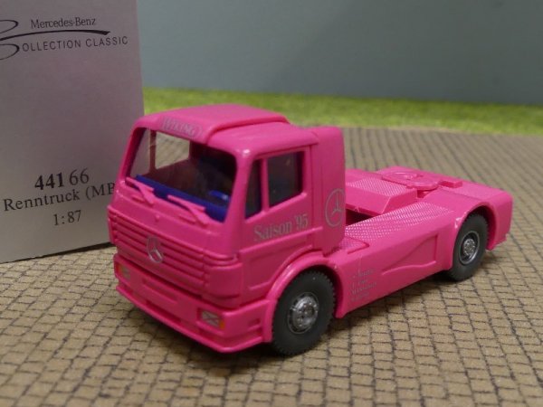 1/87 Wiking MB Renntruck 1995 pink  441 66 B
