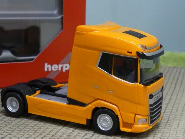 1/87 Herpa DAF XG Zugmaschine orange 315760-002