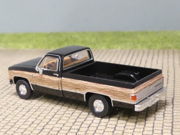1/87 Brekina Chevrolet C 20 schwarz Woody 19658