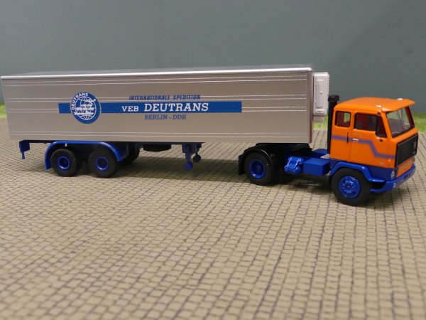 1/87 Brekina Volvo F89 DEUTRANS Koffer-Sattelzug 85678