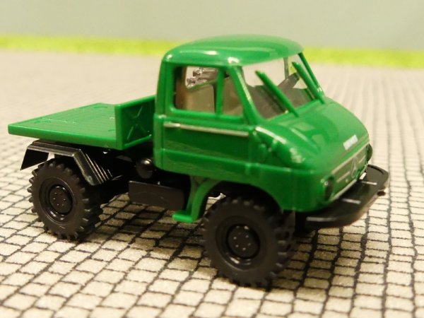 1/87 Brekina Unimog 411 mit offener Pritsche grün 39005