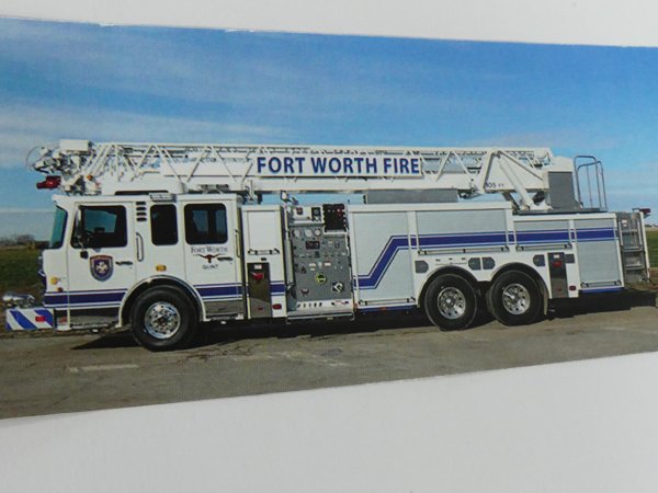 1/43 Ixo Smeal 105 Aerial Ladder weiß US Firetruck Pompiers Feuerwehr 98