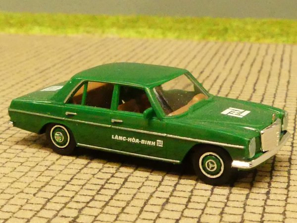1/87 Brekina MB /8 Friedensdorf grün, Felgen in Wagenfarbe
