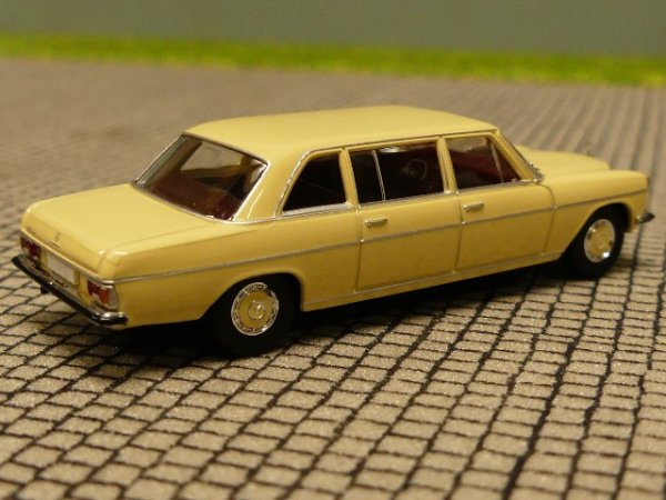 1/87 Brekina MB 220 lang elfenbein MB /8 # 13408
