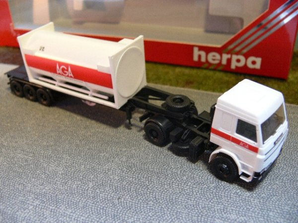 1/87 Herpa Scania 143 AGA Schweden S Tank Container-SZ 821002