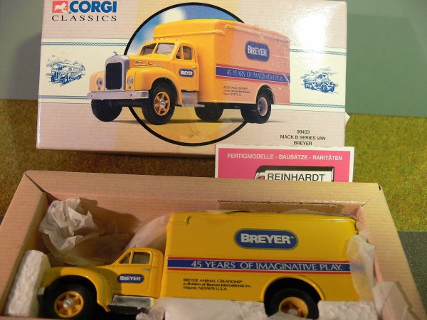 1/50 Corgi Mack B Series Van Breyer USA 98453