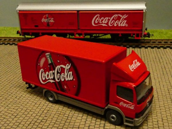 1/87 Lima Wiking Set MB Atego Koffer Coca Cola mit Hbis Güterwagen LC21025