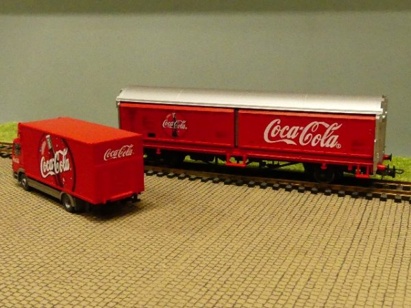 1/87 Lima Wiking Set MB Atego Koffer Coca Cola mit Hbis Güterwagen LC21025