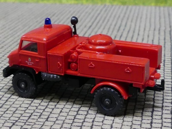 1/87 Wiking Unimog Feuerwehr Berlin Pulverlöschfahrzeug aus Set