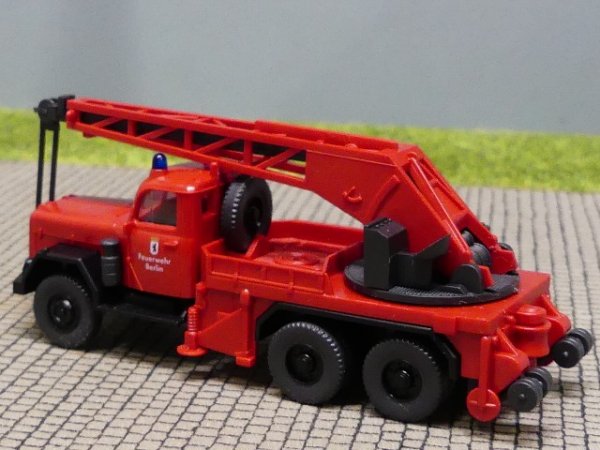 1/87 Herpa MB Sprinter Politie mit Anhänger Niederlande NL 937009