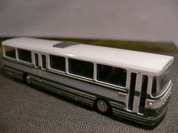 1/87 Setra 140 weiß/grün gestreift