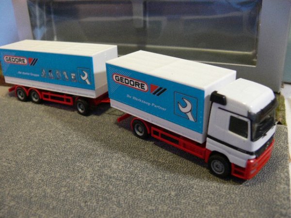 1/87 Herpa MB Actros Gedore Werkzeug Planen Hängerzug 256032
