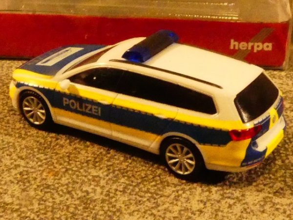 1/87 Herpa VW Passat GTE Variant Polizei Gifhorn 932707