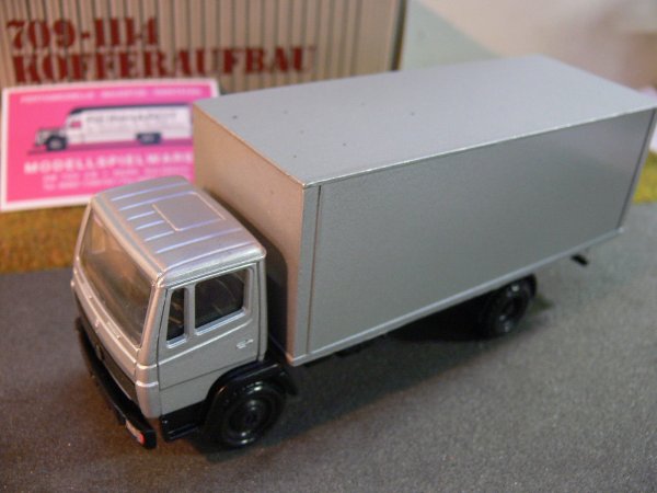 1/50 NZG 250 MB Koffer-LKW silber
