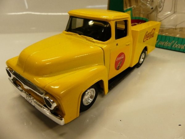 1/24 Die-Cast metal bank Ford Coca-Cola 30600