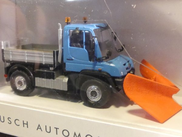 1/87 Busch MB Unimog U 430 mit Spitzpflug hellblau/silber 50923 SONDERPREIS
