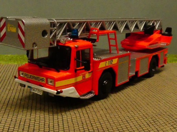 1/43 Ixo Iveco Magirus DLK Tagesleuchtfarbe Sonderpreis