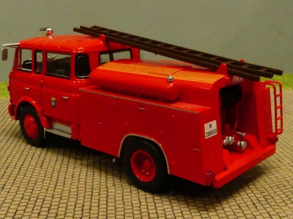 1/43 Ixo Berliet Feuerwehr Madrid