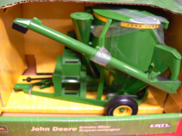 1/16 Ertl John Deere Mixer 5002