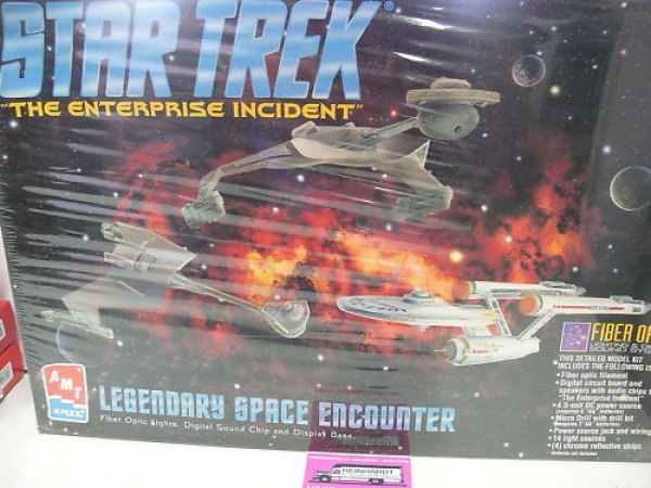 AMT Star Trek Legendary Space Encounter 8254