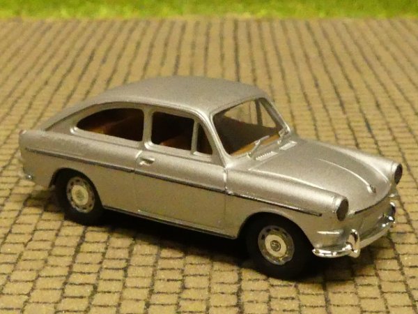 1/87 Brekina VW 1600 TL silber mit Chrom-Felgen