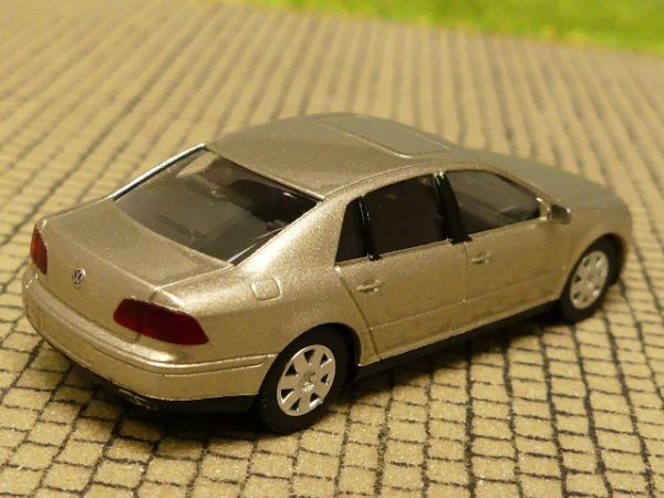 1/87 Wiking VW Phaeton bronze 59 02